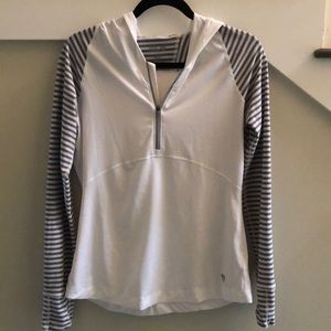 Mountain Hardware pullover